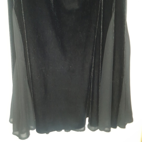 Velvet Skirt - Picture 2 of 8